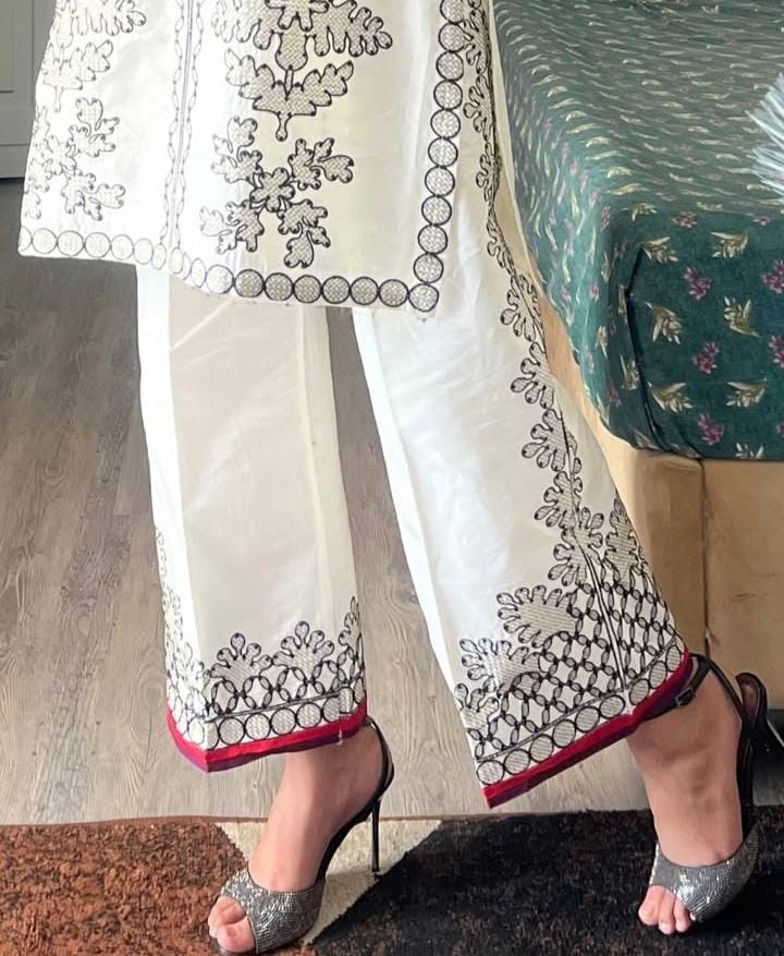 ✨ Elegant Embroidered Cotton 2-Piece ✨